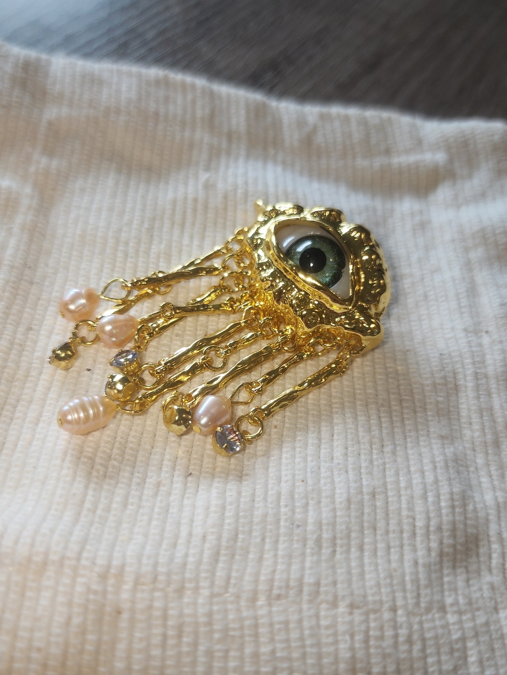 Gold Eye Brooch with Green Glass Iris and Pearl Drops - Picture 5 of 11